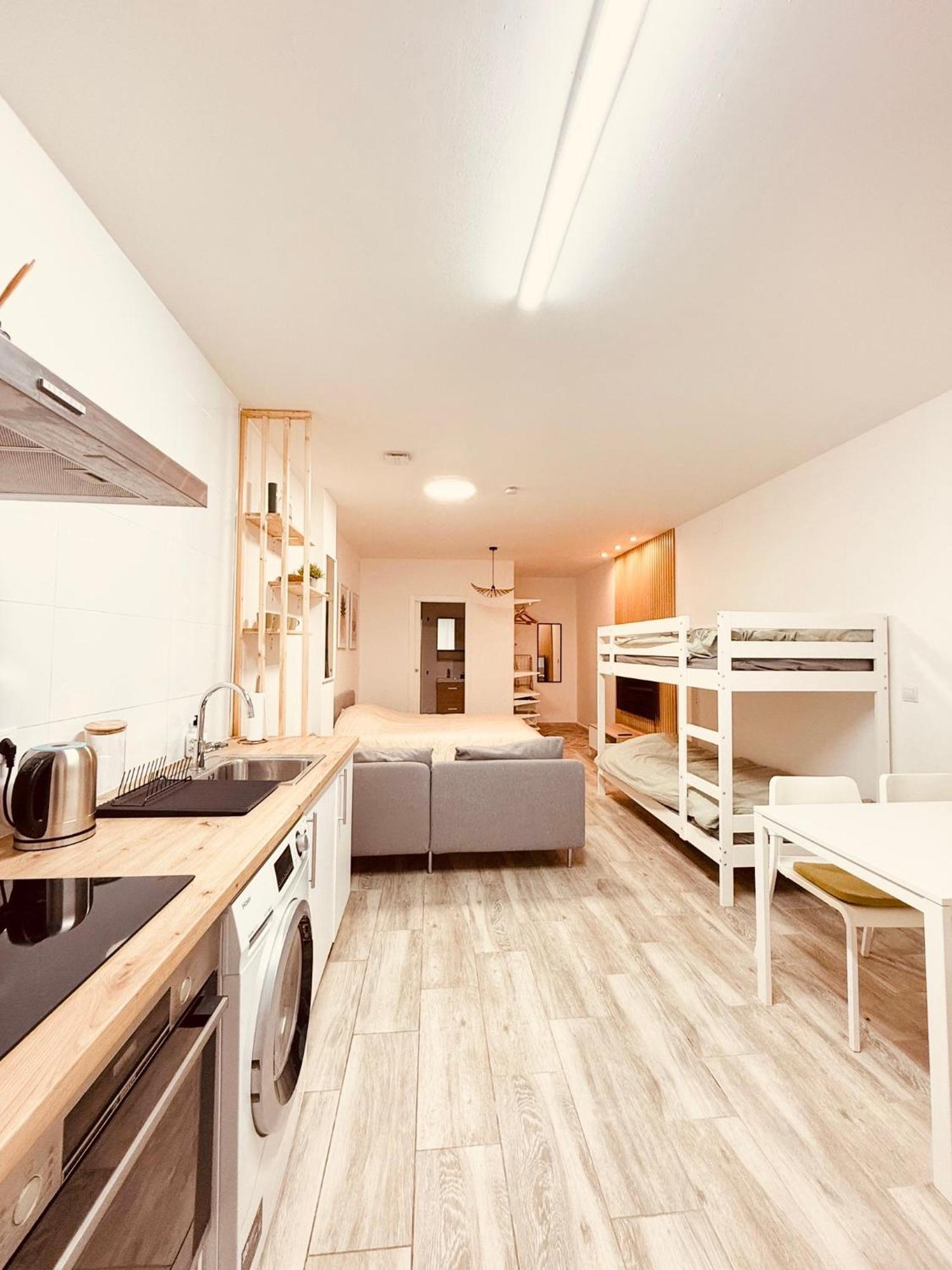 El Apartamentito De Zamarrilla Parking Gratis Incluido Malaga Luaran gambar