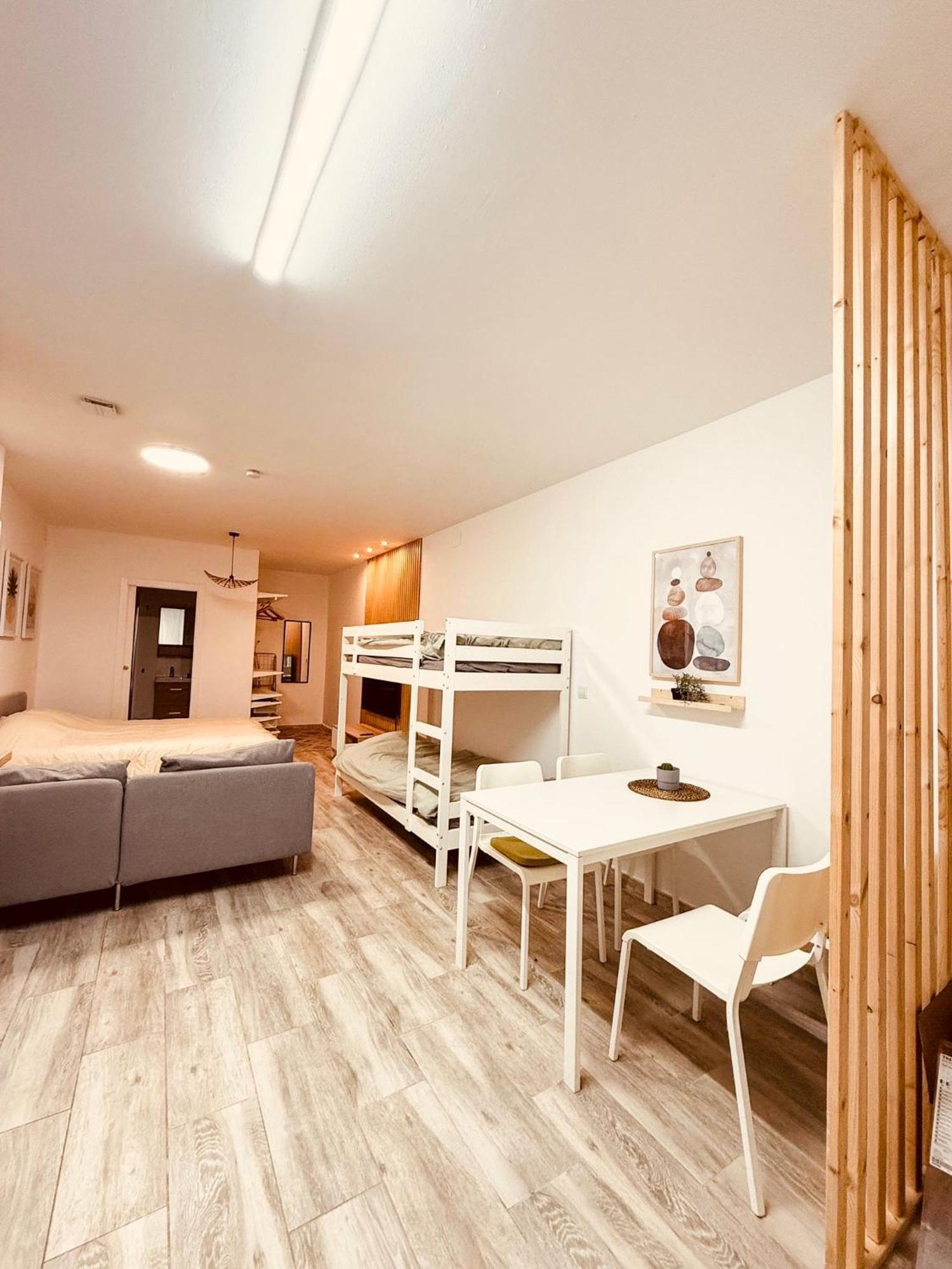 El Apartamentito De Zamarrilla Parking Gratis Incluido Malaga Luaran gambar